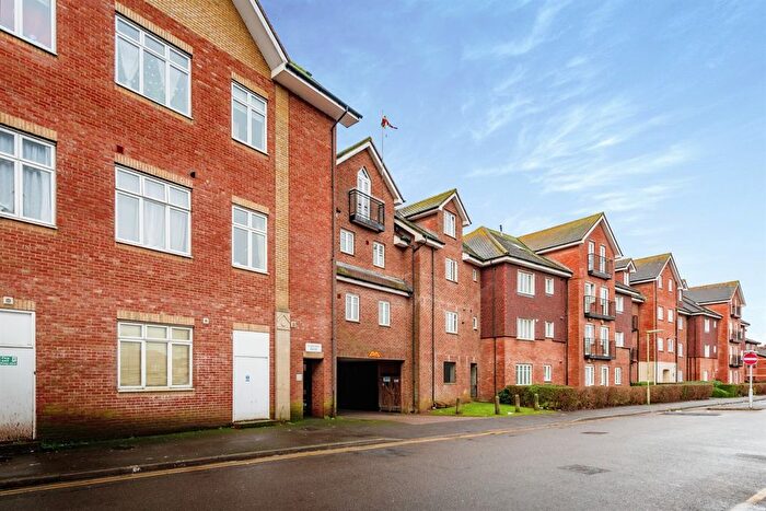 1 Bedroom Flat For Sale In Lumley Road, Horley, RH6