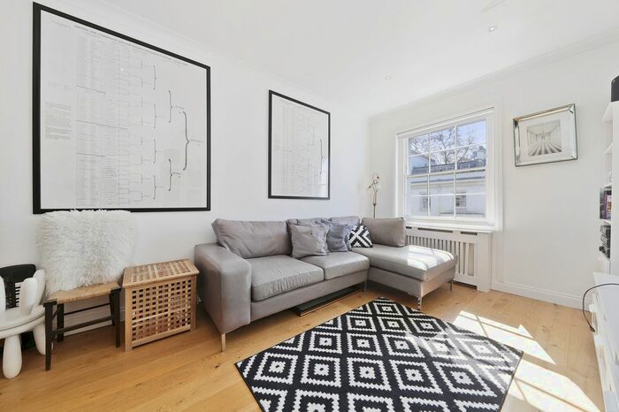3 Bedroom Maisonette To Rent In Gloucester Terrace, London, W2