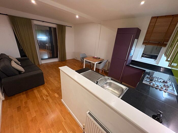 2 Bedroom Flat To Rent In Gloucester Drive, London, N4