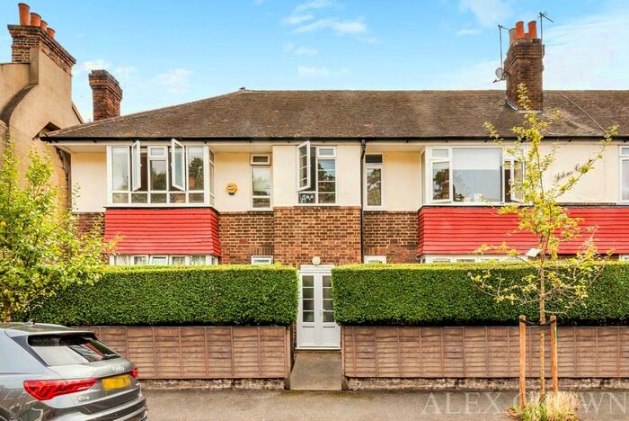 3 Bedroom Flat To Rent In John's Court, Gillian Street, Lewisham, SE13