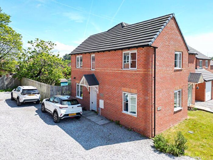 3 Bedroom Semi-Detached House For Sale In Constable Drive, Rochdale, OL11