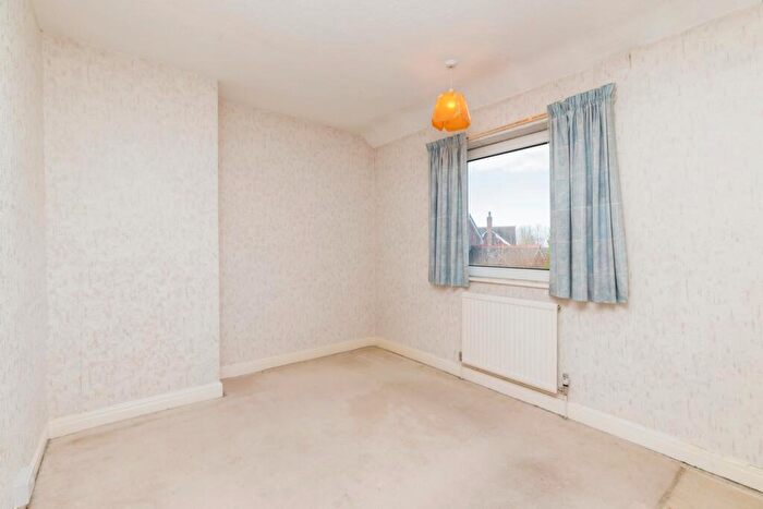 3 Bedroom Semi-Detached House For Sale In Winsor Avenue, Leyland, Lancashire, PR25