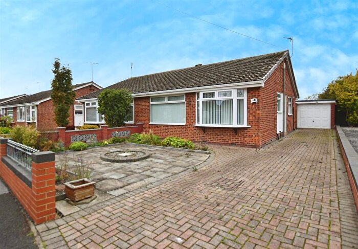 2 Bedroom Semi-Detached Bungalow For Sale In Westlands Road, Sproatley, Hull, HU11