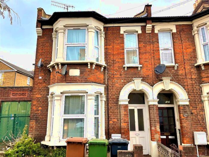 1 Bedroom Flat To Rent In Wood Street, London, E17