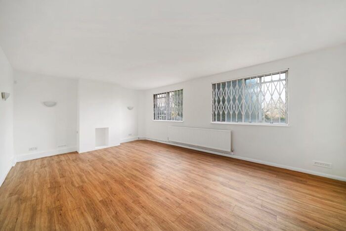 2 Bedroom Flat For Sale In Highview Court, Augustus Road, SW19