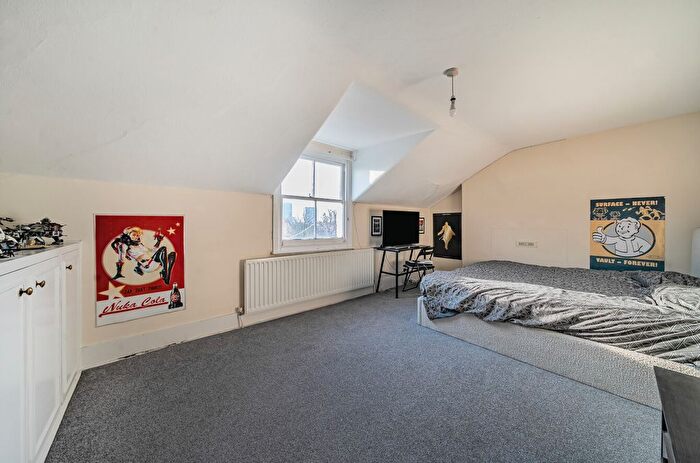 2 Bedroom Flat For Sale In Geraldine Road, London, SW18