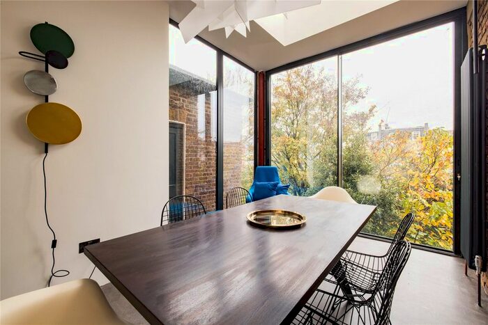 3 Bedroom Flat To Rent In Lansdowne Crescent, Notting Hill, W11