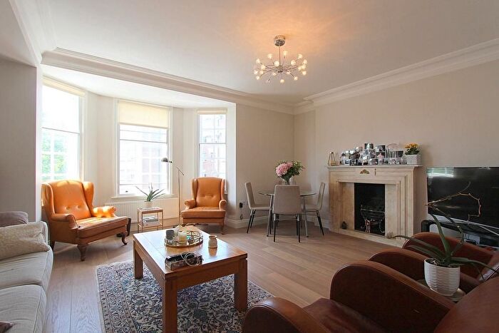 4 Bedroom Flat To Rent In Onslow Square, South Kensington, SW7