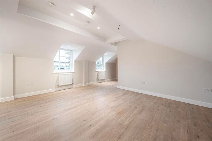 1 Bedroom Flat For Sale In High Street, Ewell, Epsom, KT17