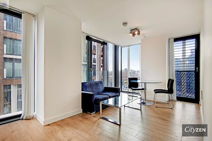 Flat To Rent In Stratosphere Tower, Great Eastern Road, Stratford, E15