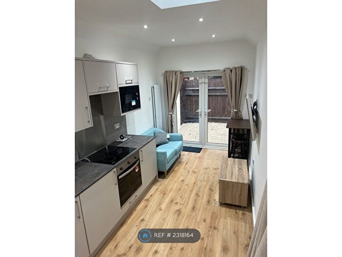 1 Bedroom Flat To Rent In New Malden, Greater London, KT3