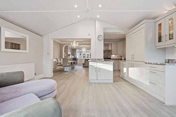 4 Bedroom Terraced House For Sale In Lyndhurst Drive, Hornchurch, RM11