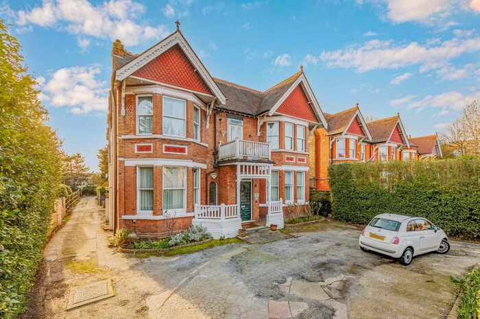 2 Bedroom Property To Rent In Gunnersbury Avenue, Ealing, W5