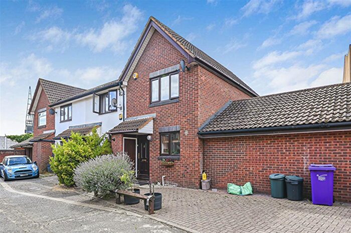 2 Bedroom Property For Sale In Claire Place, London, E14