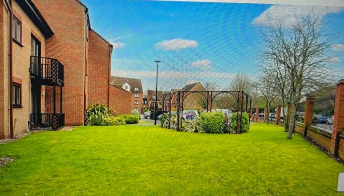 2 Bedroom Flat To Rent In Flamingo Court, Nottingham, NG7