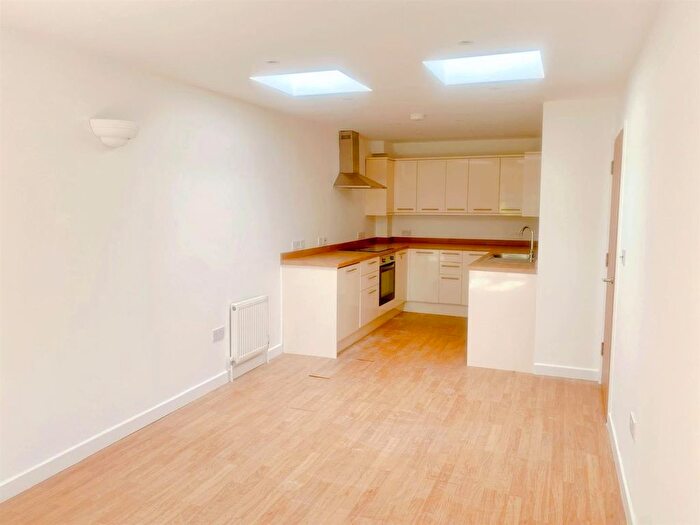 1 Bedroom Flat To Rent In Kingston Road, Teddington, TW11