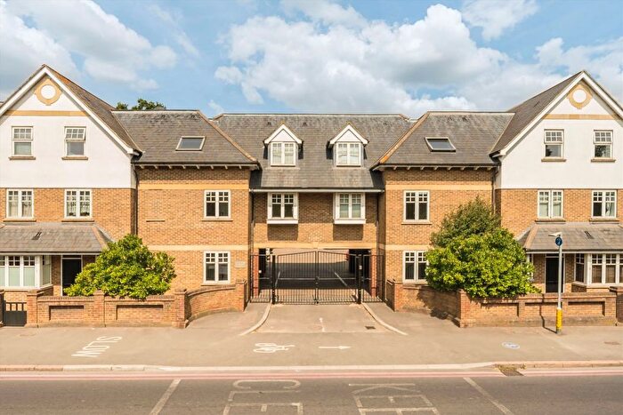 2 Bedroom Flat For Sale In Kingston Vale, Kingston Upon Thames, SW15