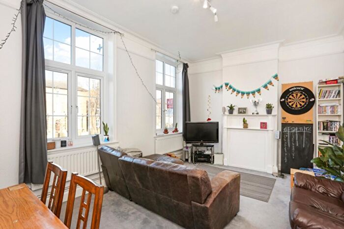 4 Bedroom Maisonette To Rent In Balham High Road London, SW12