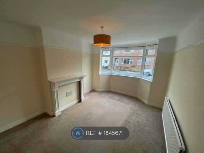 3 Bedroom Semi-Detached House To Rent In Hadfield Avenue, Wirral, CH47