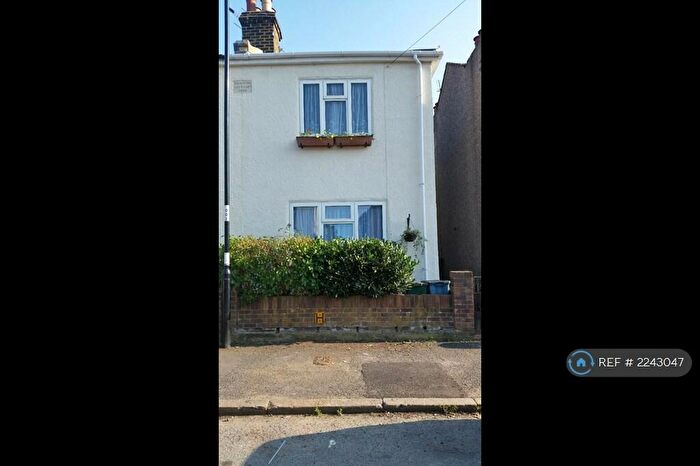 2 Bedroom End Of Terrace House To Rent In Eland Road, Croydon, CR0
