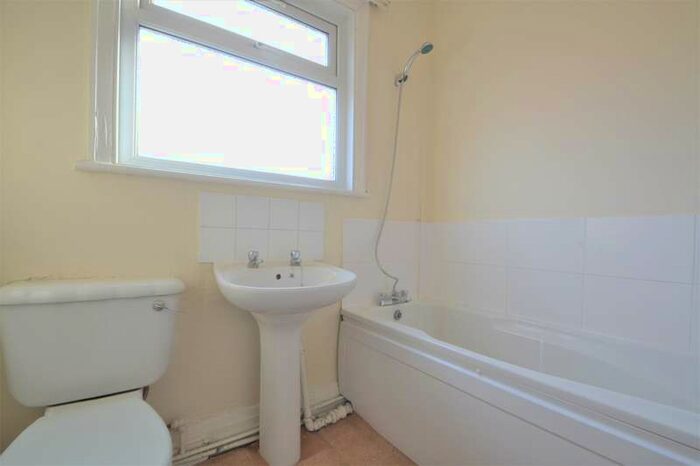 2 Bedroom Apartment To Rent In Downham Way, Bromley, Greater London, BR1