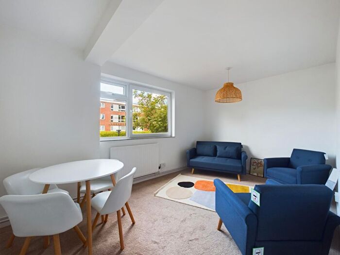 4 Bedroom Flat To Rent In Culver Court, Wandsworth, SW18