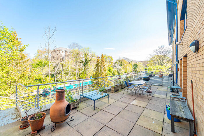 4 Bedroom Apartment To Rent In Caledonian Road, King's Cross, London, N1