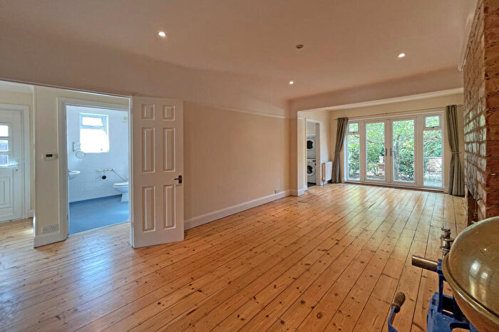 2 Bedroom Bungalow For Sale In Beaufort Way, Ewell, KT17