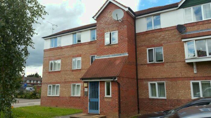 2 Bedroom Flat To Rent In Cherry Blossom Close, Palmers Green, N13