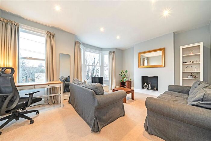 2 Bedroom Flat To Rent In Queensmill Road, Fulham, SW6