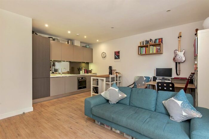 1 Bedroom Flat For Sale In Fyfe House, New River Village, Hornsey, N8