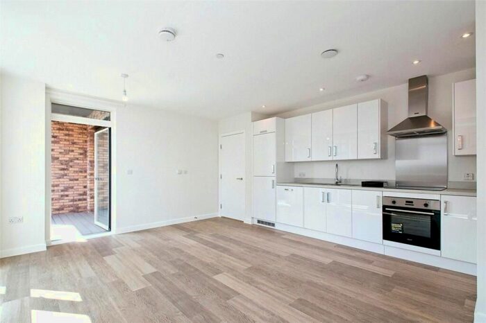 2 Bedroom Flat To Rent In Boundary Street, Erith, DA8