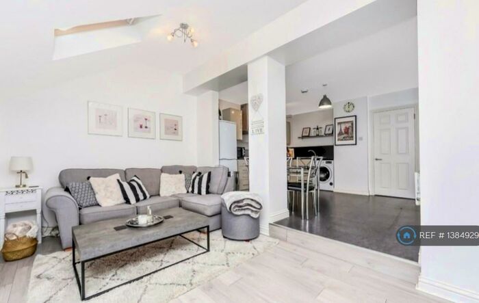 1 Bedroom Flat To Rent In Slipshatch Road, Reigate, RH2