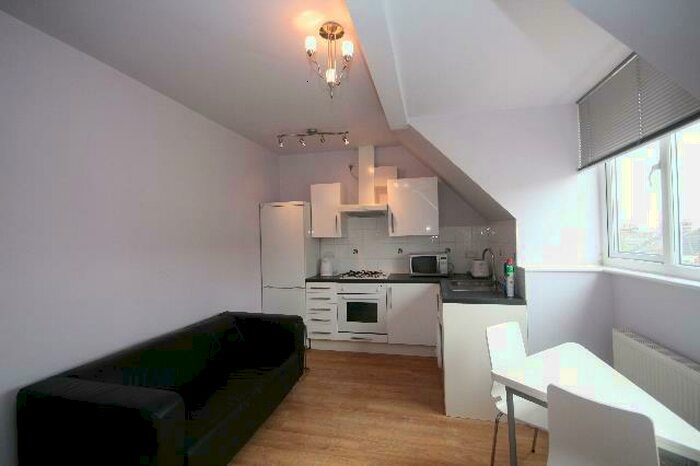 1 Bedroom Apartment To Rent In Bowes Road, New Southgate, N11