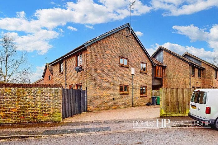 3 Bedroom End Of Terrace House To Rent In Firlands, Horley, RH6