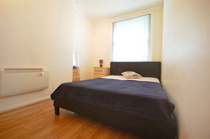 1 Bedroom Flat To Rent In St Petersburgh Place, Bayswater, W2