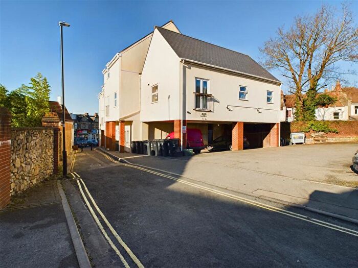 2 Bedroom Flat To Rent In Talbot Place, Knowle, BS4
