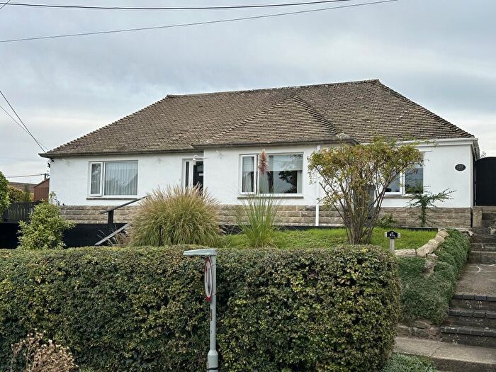 3 Bedroom Bungalow For Sale In Priors Hill, Wroughton, Swindon, SN4