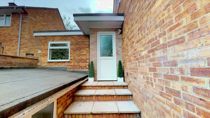 1 Bedroom Apartment To Rent In Chaulden, HP1