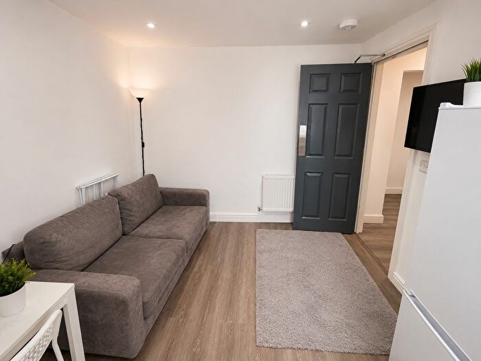 2 Bedroom Flat To Rent In Park Road, Nottingham, NG7