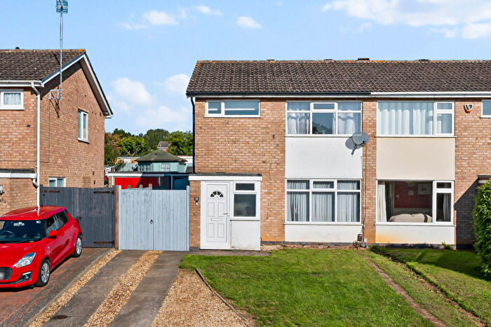 3 Bedroom Semi-Detached House For Sale In Roman Way, Desborough, NN14