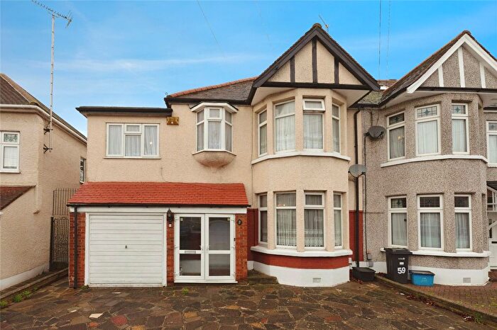 5 Bedroom Semi-Detached House For Sale In Collinwood Gardens, Ilford, IG5