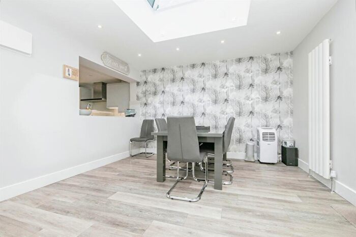 3 Bedroom End Of Terrace House For Sale In Magnolia Drive, Colchester, CO4