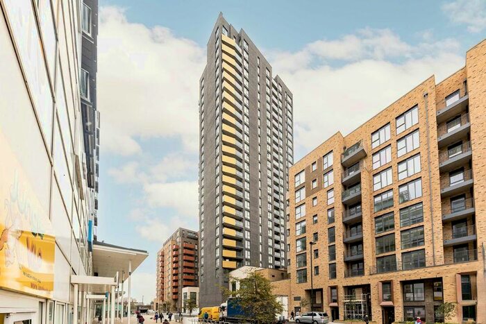 3 Bedroom Flat To Rent In Prince Regent Road, Hounslow, TW3