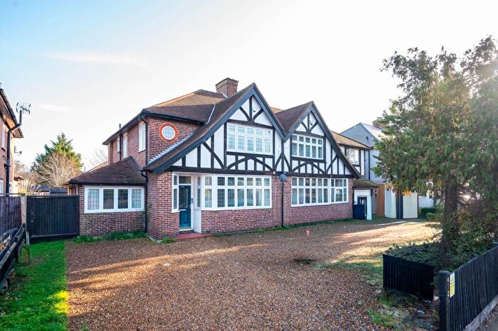 4 Bedroom Semi Detached House To Rent In Malden Road, Worcester Park, KT4