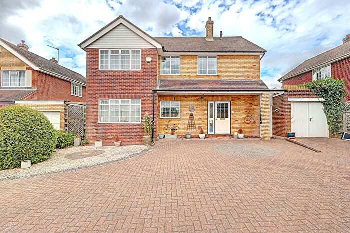 4 Bedroom Detached House For Sale In Watchet Lane, Holmer Green, High Wycombe, Buckinghamshire, HP15
