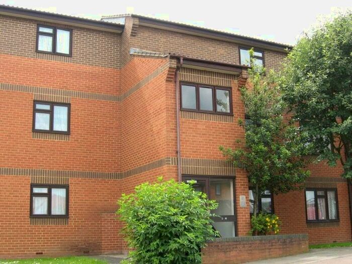 1 Bedroom Flat To Rent In Chaffinch Close, Surbiton, KT6