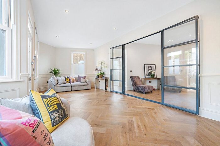 4 Bedroom End Of Terrace House For Sale In Landcroft Road, East Dulwich, London, SE22