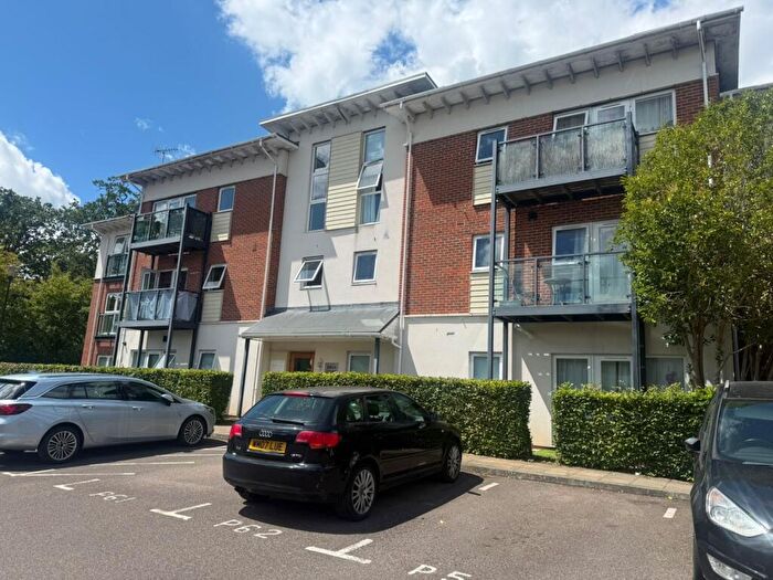 2 Bedroom Flat For Sale In Park View Road, Leatherhead, Surrey, KT22