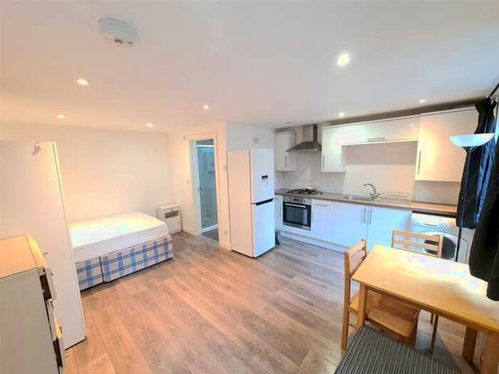 1 Bedroom Studio Flat To Rent In Limerick Mews, Bedford Road, East Finchley, N2